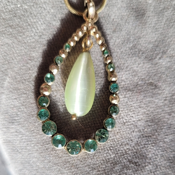 M&S Green cats eye and Rhinestone goldtone teardrop pendant and earrings set - Picture 6 of 6